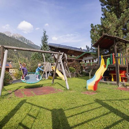 Familien- & Vitalhotel Auenhof Fulpmes Exterior foto