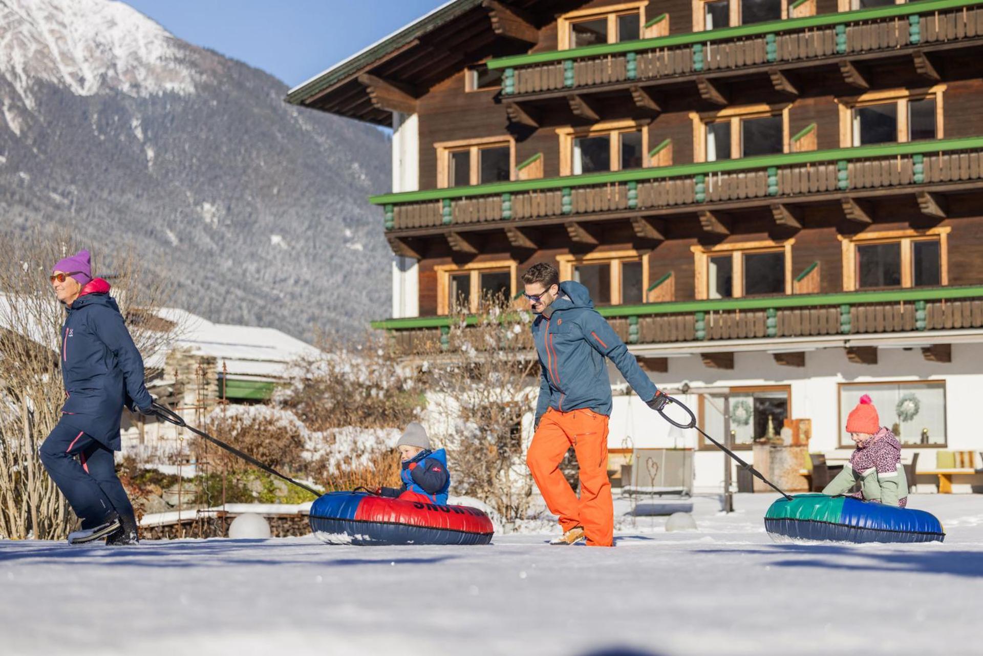 Familien- & Vitalhotel Auenhof Fulpmes Exterior foto