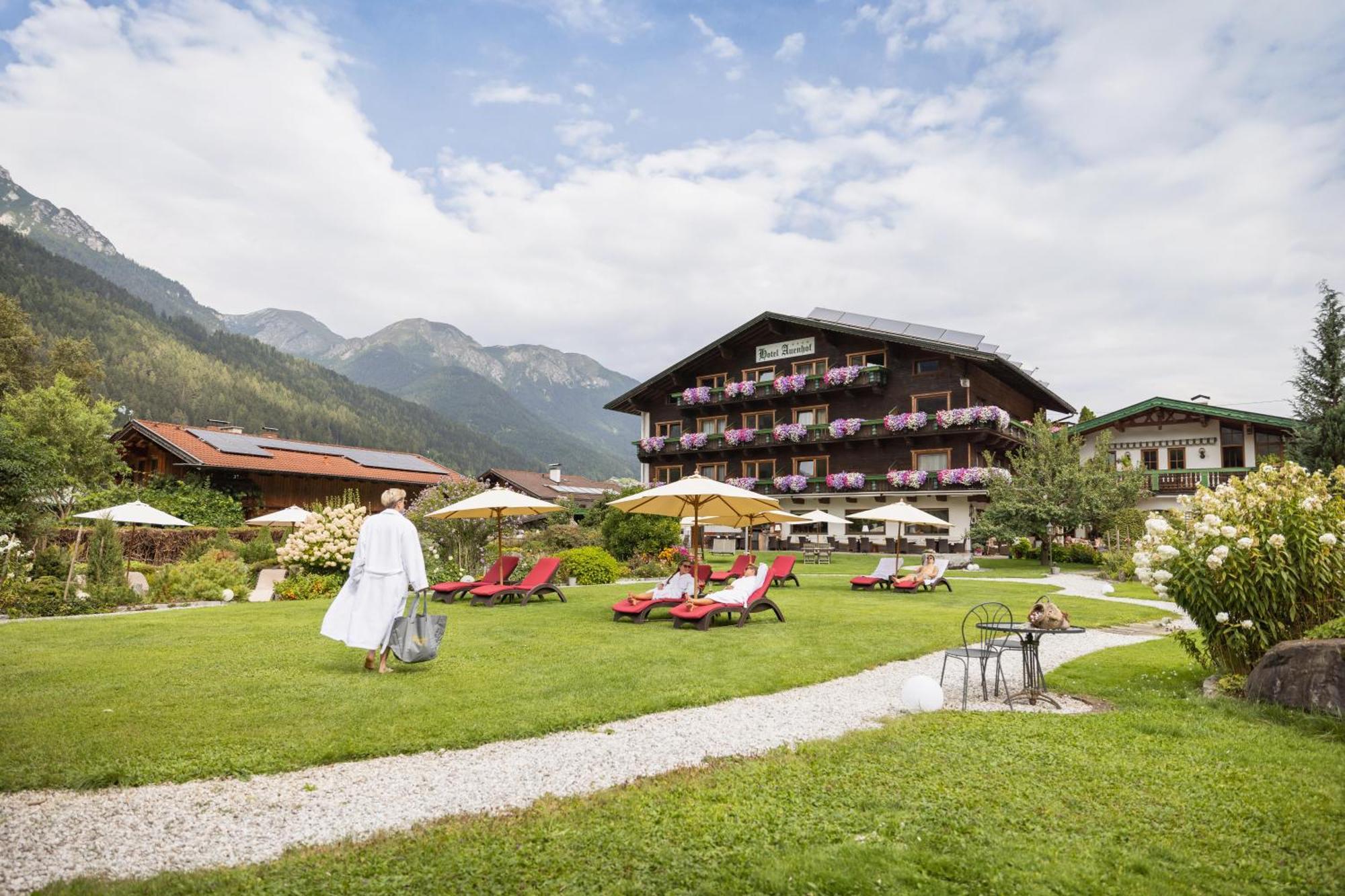 Familien- & Vitalhotel Auenhof Fulpmes Exterior foto