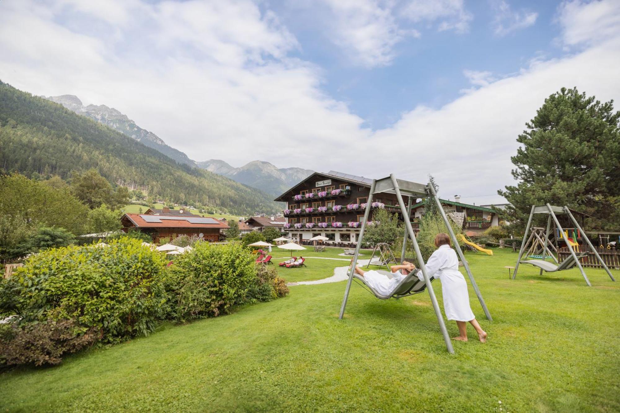 Familien- & Vitalhotel Auenhof Fulpmes Exterior foto